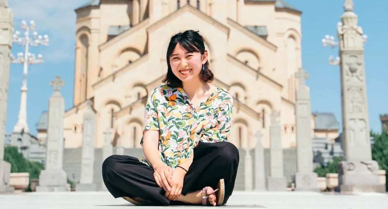 高橋夢野さんが笑顔で写るポートレート